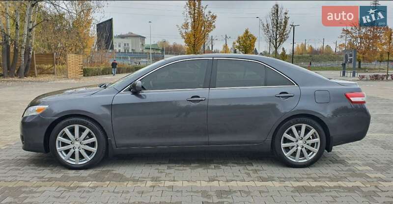 2010 toyota camry