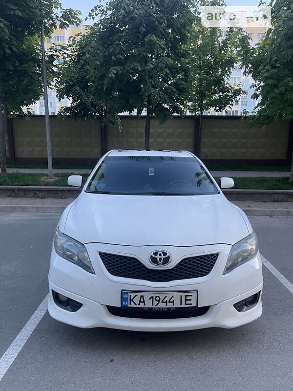 2010 toyota camry