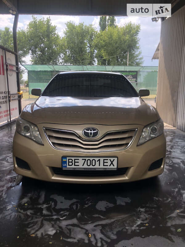 2010 toyota camry