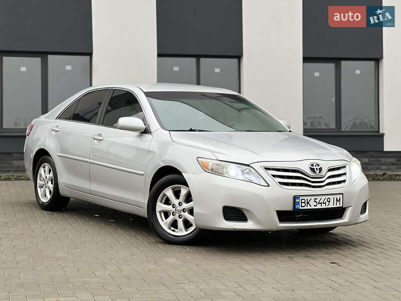 2010 toyota camry