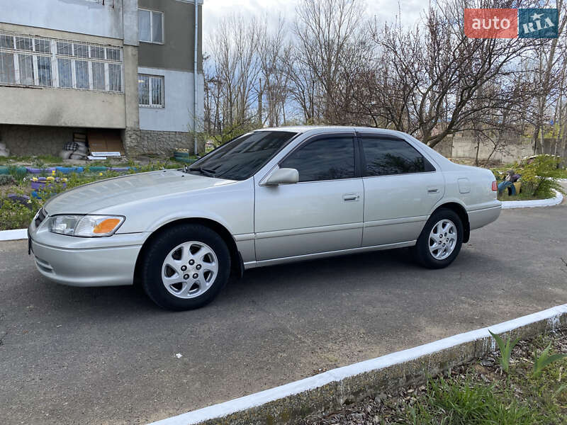 2000 toyota camry