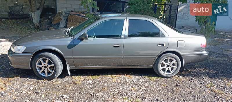 2000 toyota camry