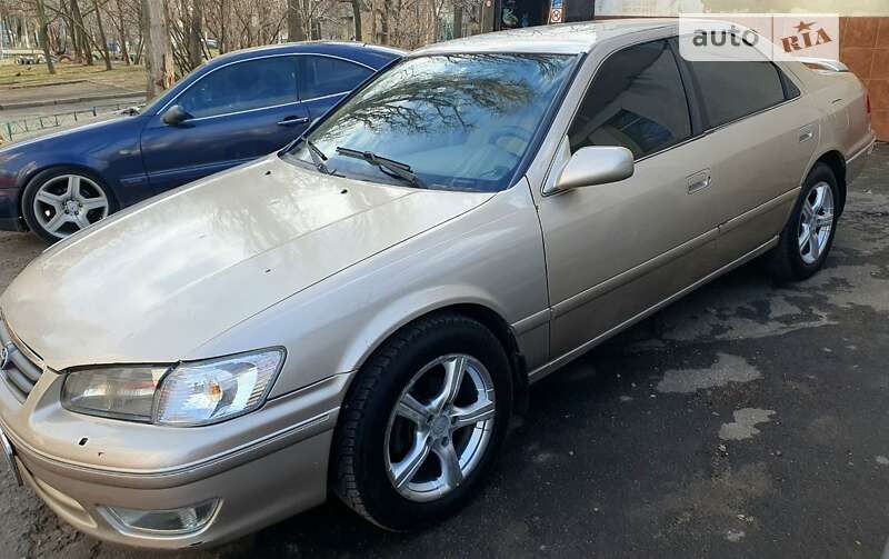 2000 toyota camry