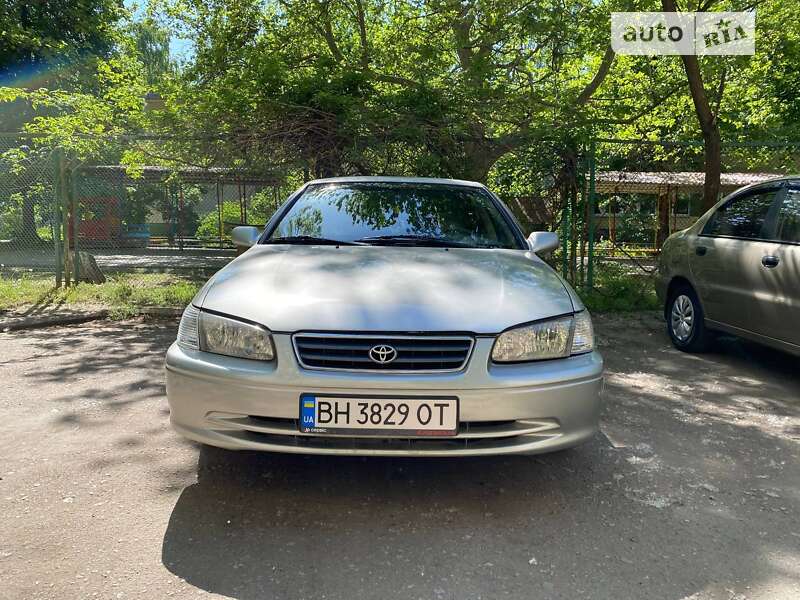 2000 toyota camry