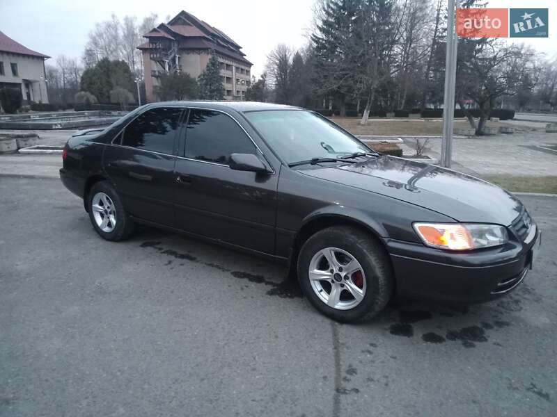 2000 toyota camry