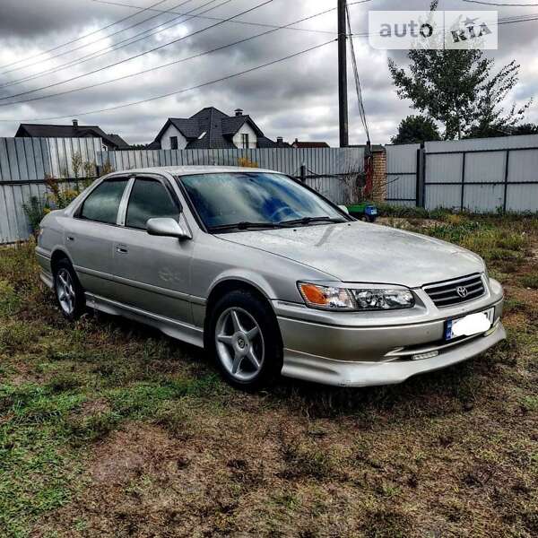 2000 toyota camry