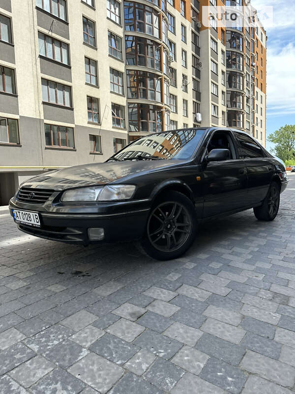 2000 toyota camry