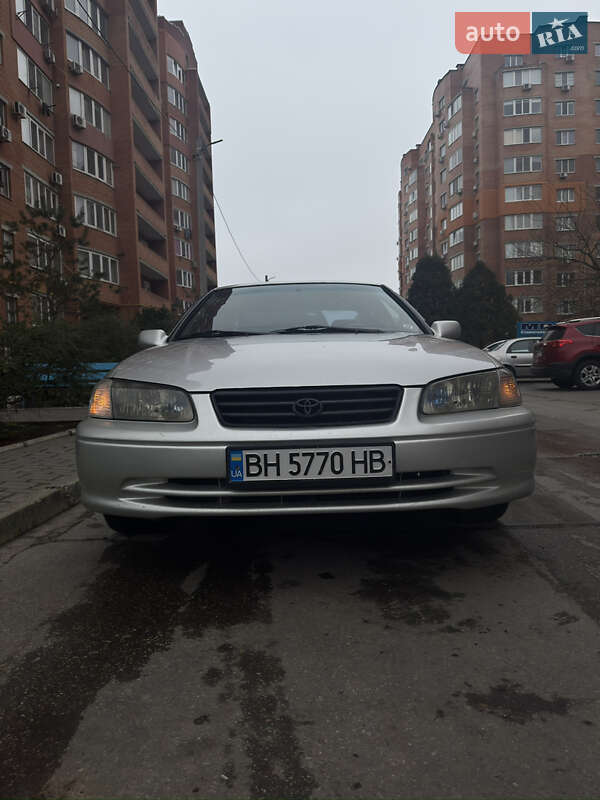 2000 toyota camry