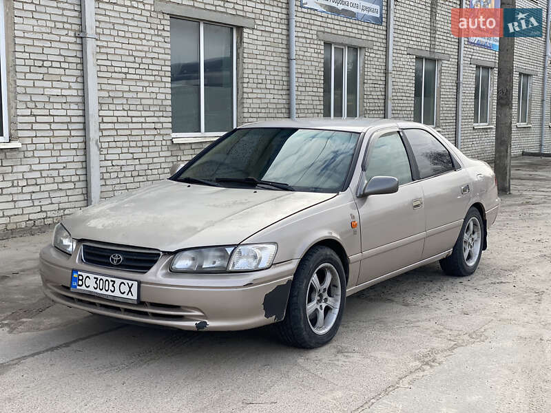 2000 toyota camry