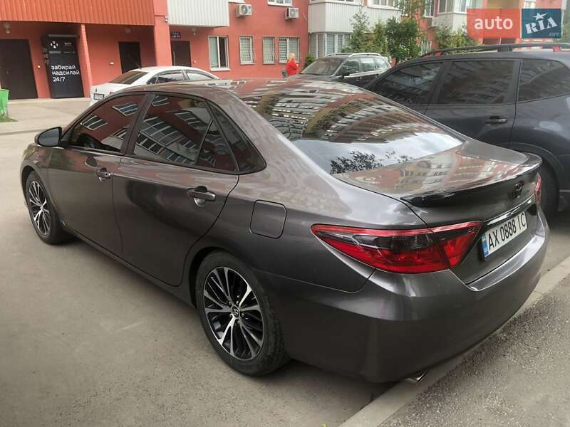 2016 toyota camry