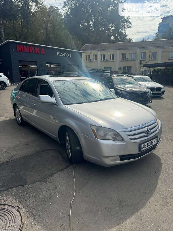 2005 toyota avalon