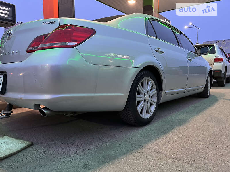 2005 toyota avalon
