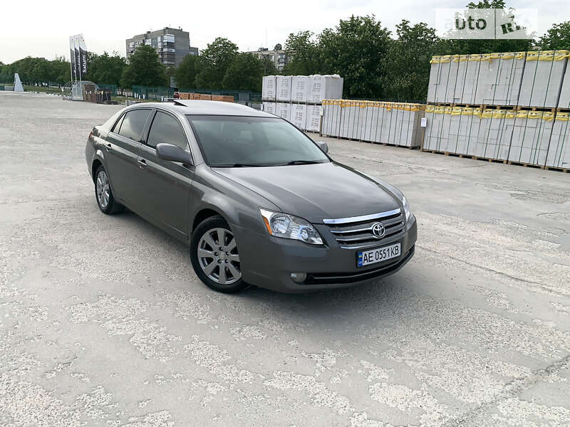 2005 toyota avalon
