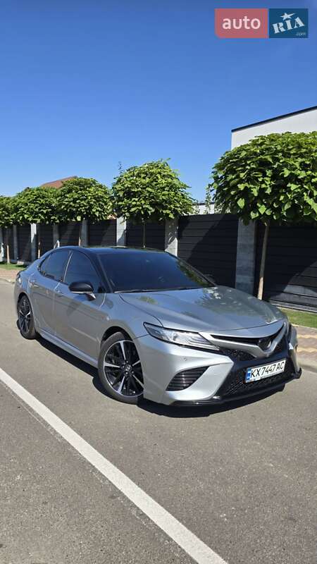 2019 toyota camry