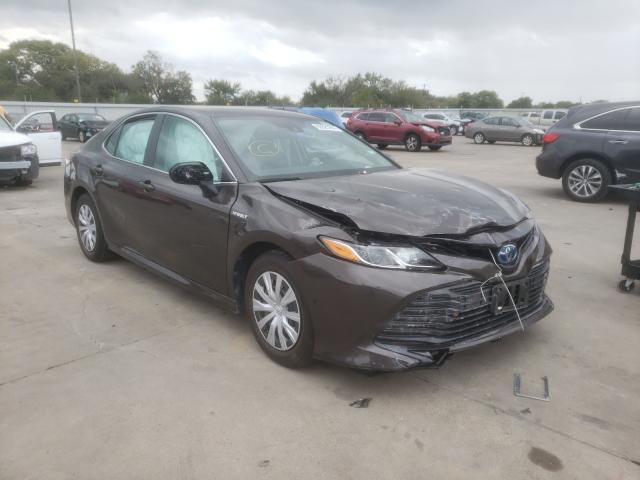 2020 toyota camry le