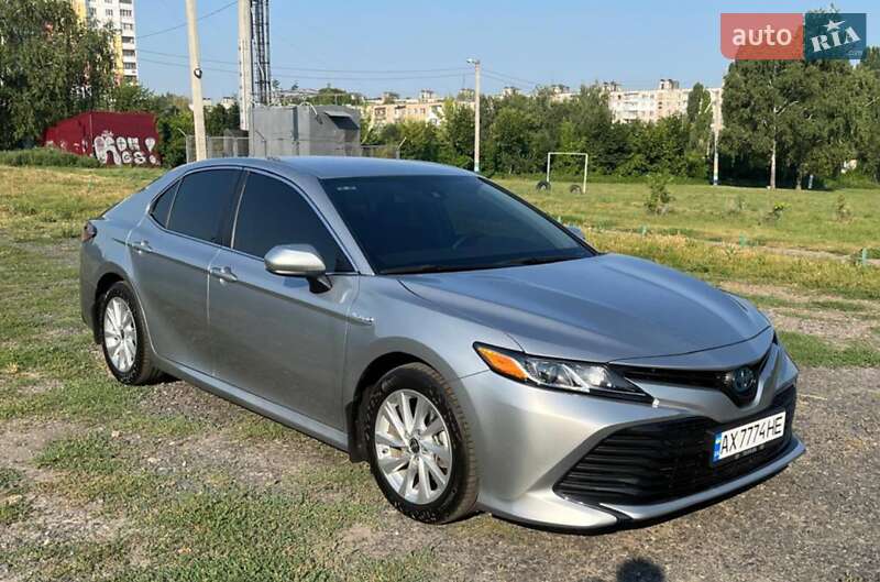2020 toyota camry