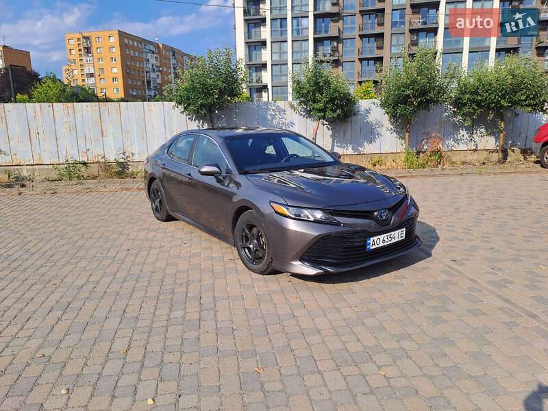 2020 TOYOTA Camry