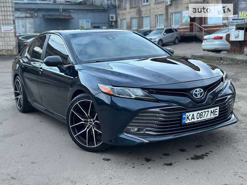 2020 toyota camry hybrid