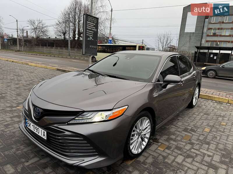 2020 toyota camry