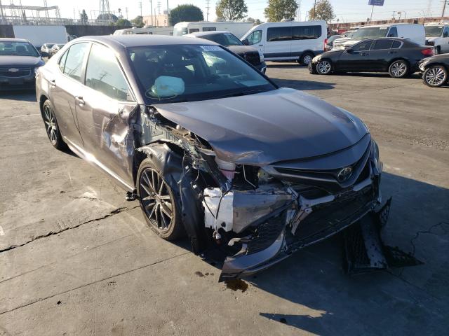 2021 toyota camry se