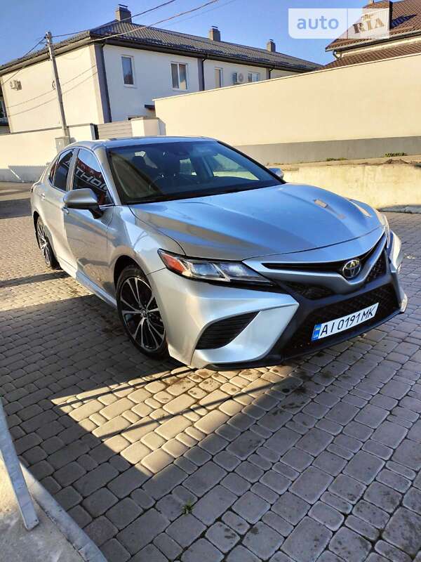 2019 toyota camry