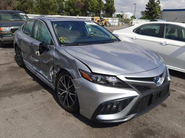 2021 toyota camry se