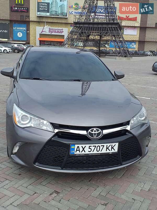 2016 toyota camry