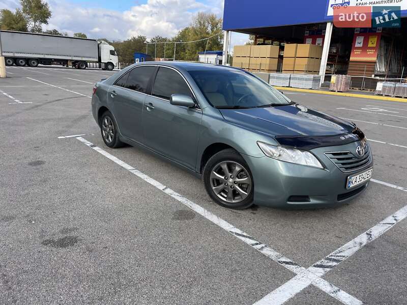 2010 toyota camry