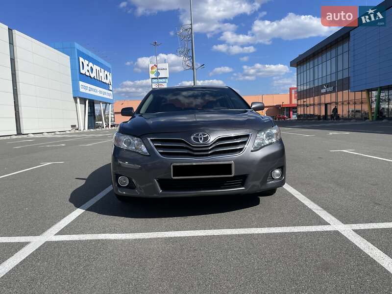 2010 toyota camry