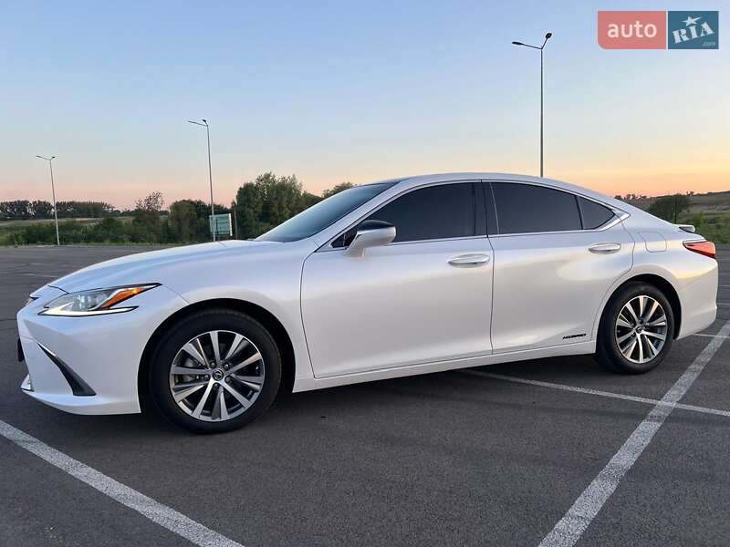 2019 lexus es-300h