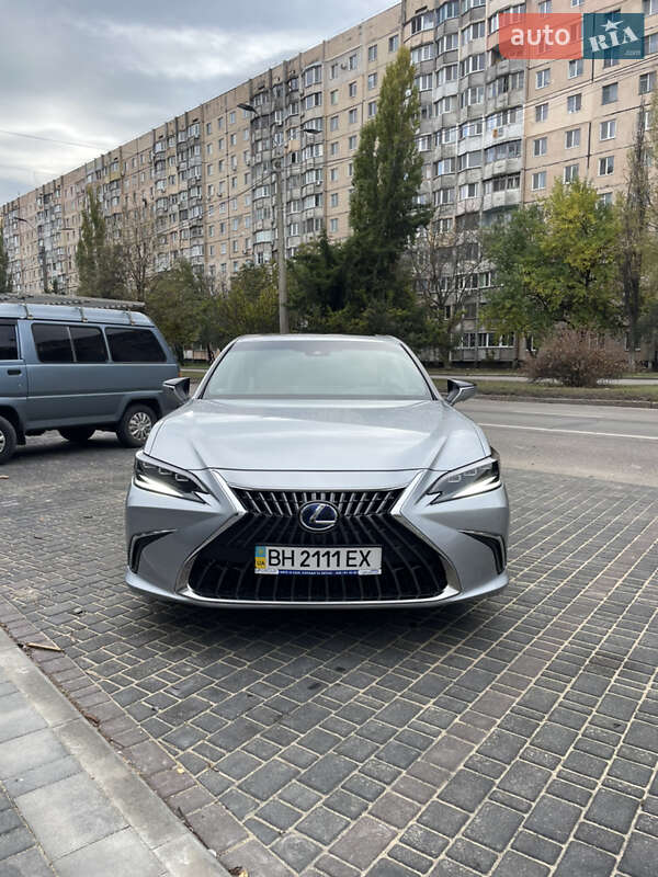 2022 lexus es 300h