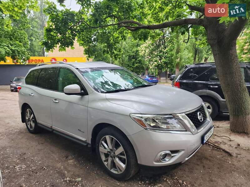2014 NISSAN Pathfinder
