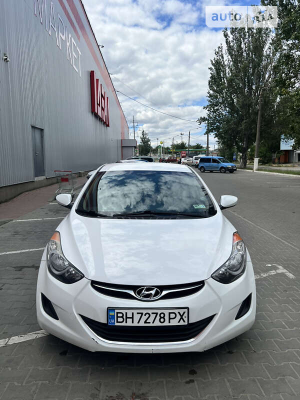 2012 hyundai elantra