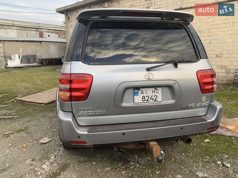 2004 TOYOTA Sequoia