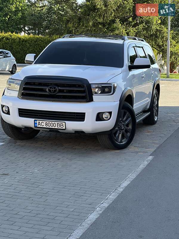 2013 toyota sequoia