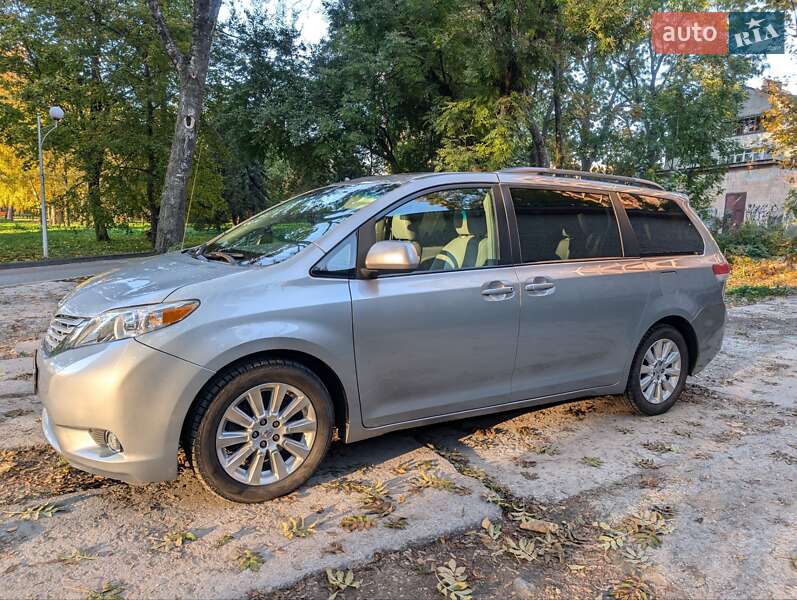 2013 toyota sienna