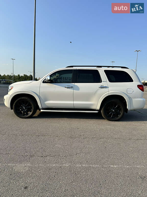 2013 toyota sequoia