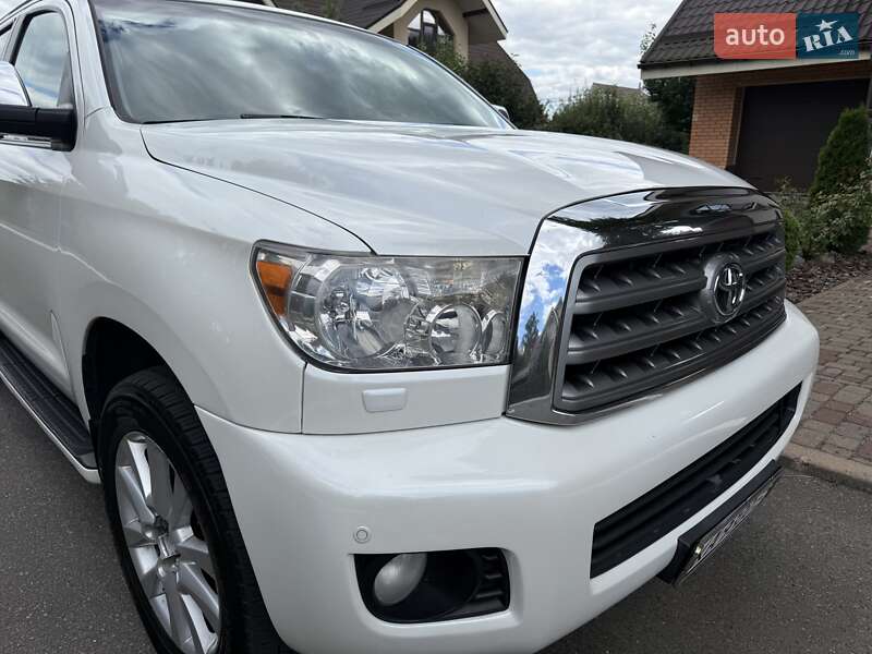 2010 toyota sequoia