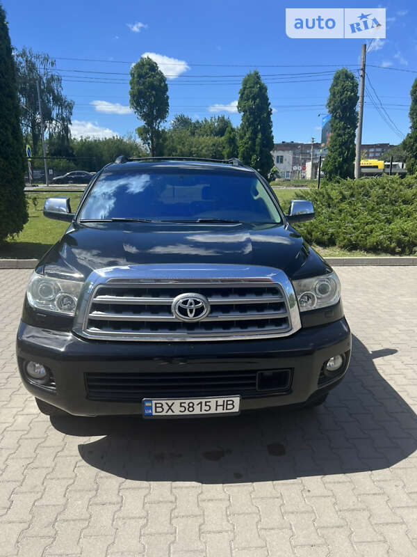 2010 toyota sequoia