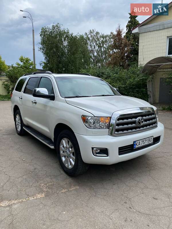 2013 toyota sequoia
