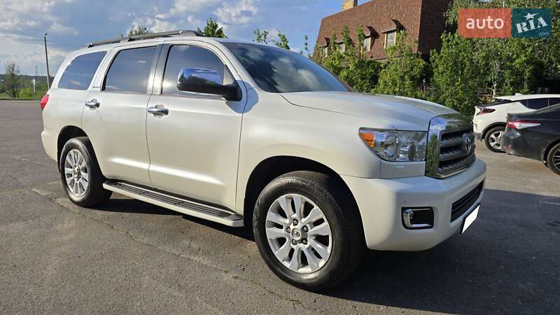 2011 toyota sequoia