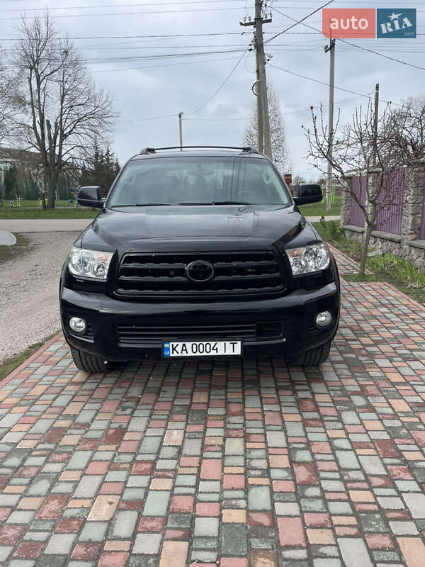 2010 toyota sequoia
