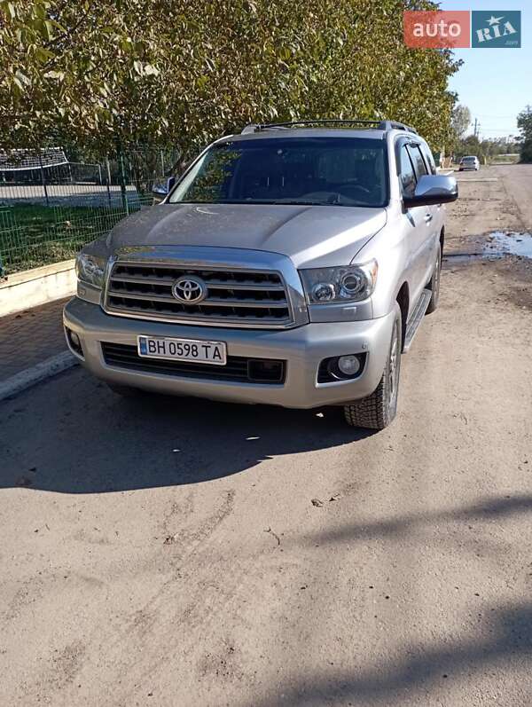 2010 toyota sequoia