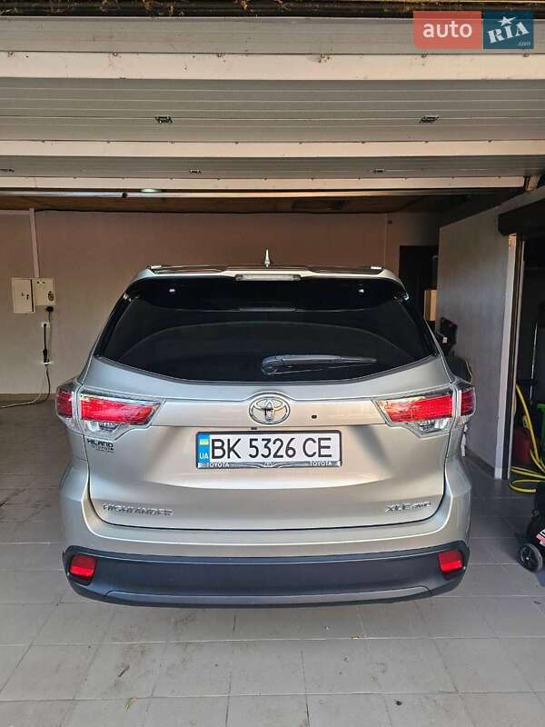 2016 toyota highlander