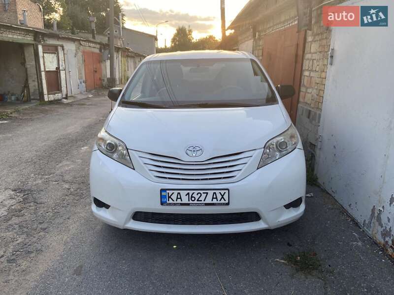 2010 toyota sienna