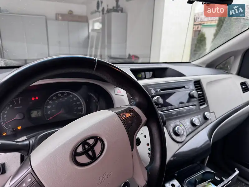 2012 toyota sienna