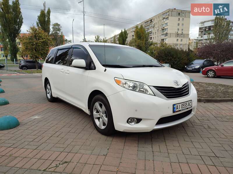 2011 toyota sienna