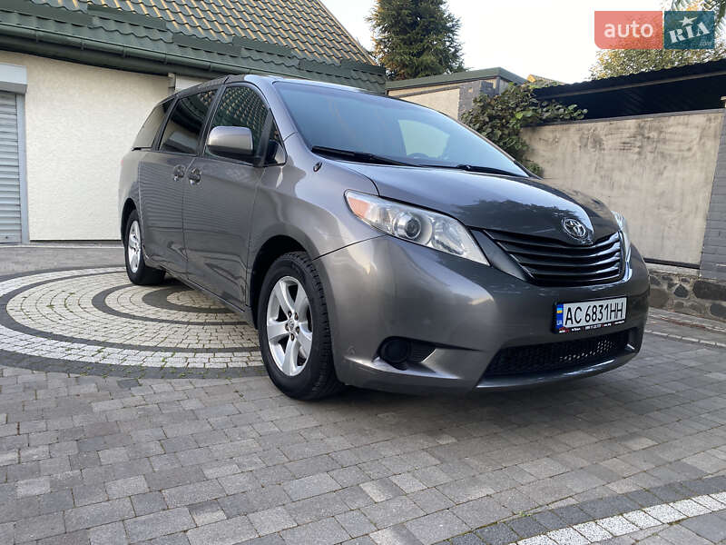 2010 toyota sienna