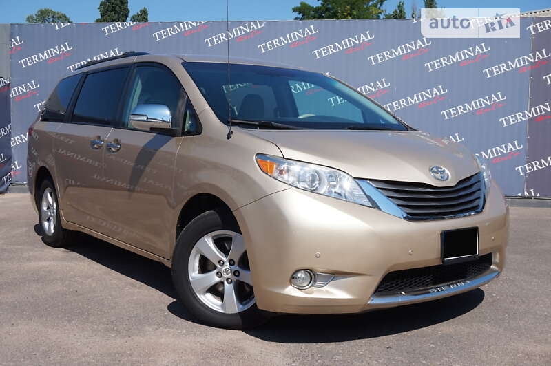 2010 toyota sienna