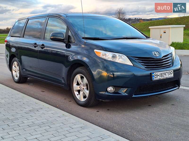2012 toyota sienna